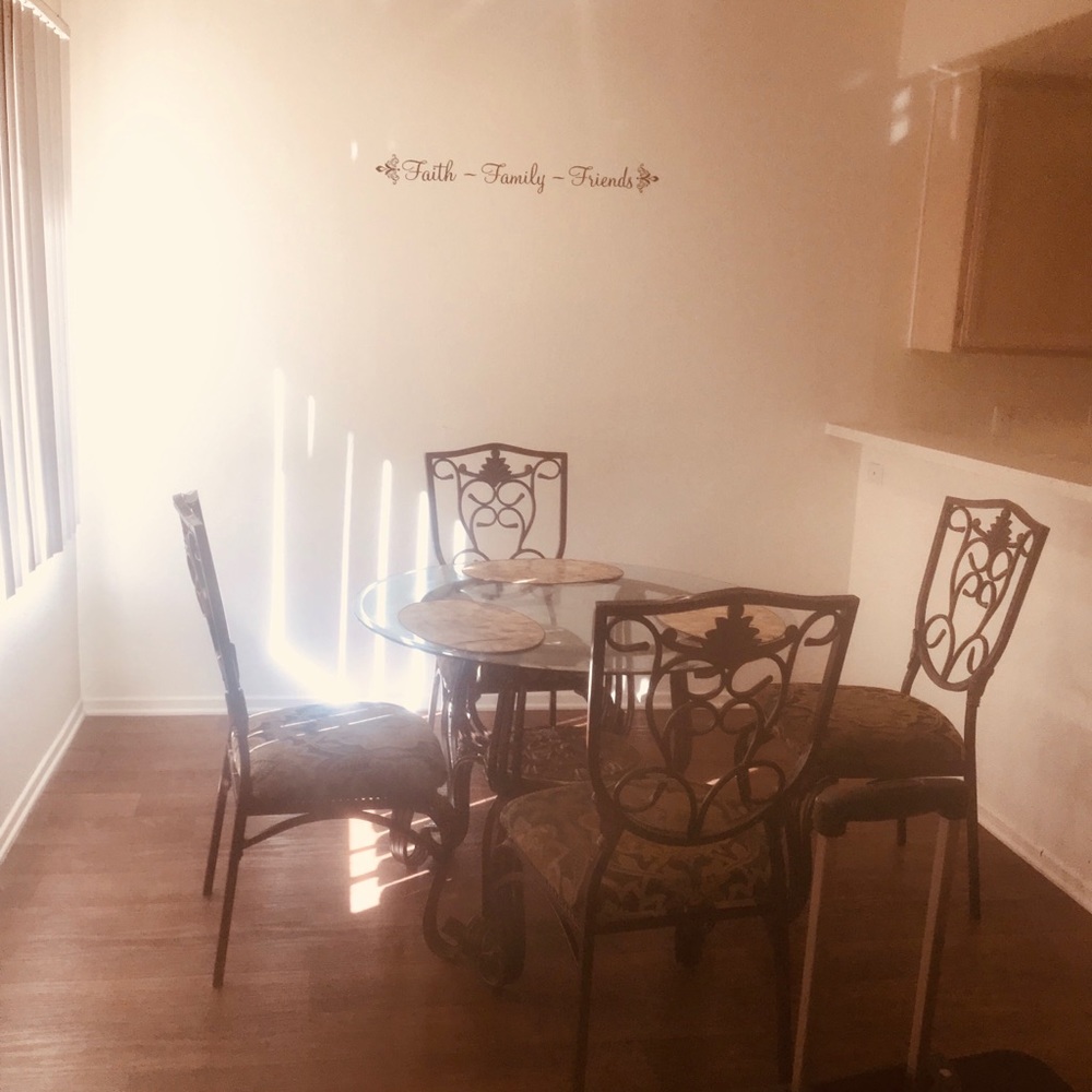 Dining room table mint condition